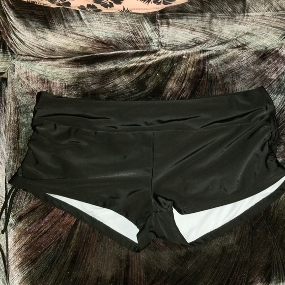 Women's Swimsuit - Picture 3 of 4